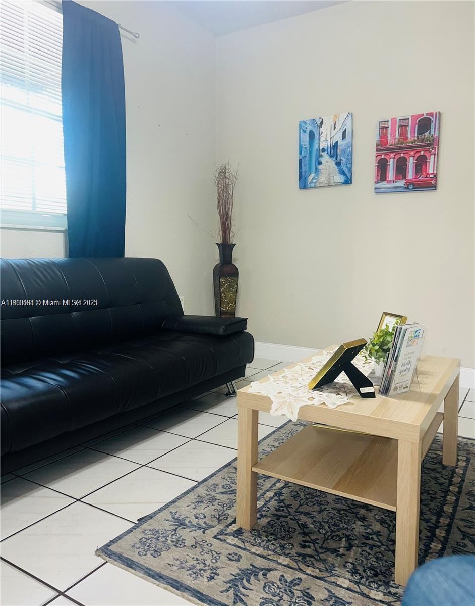 ¤MELROSE HEIGHTS - Residential Lease