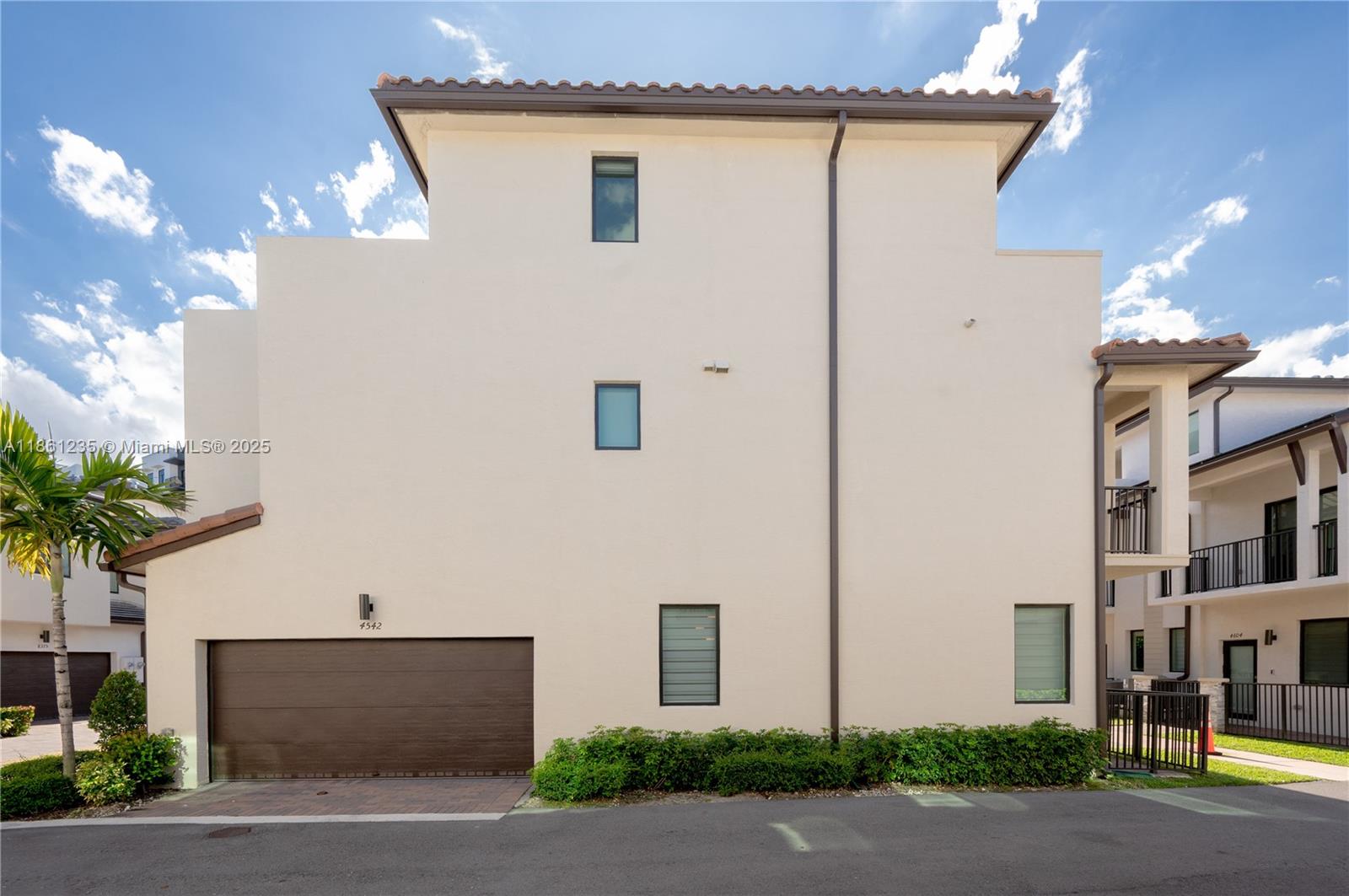 4542 NW 83rd Psge