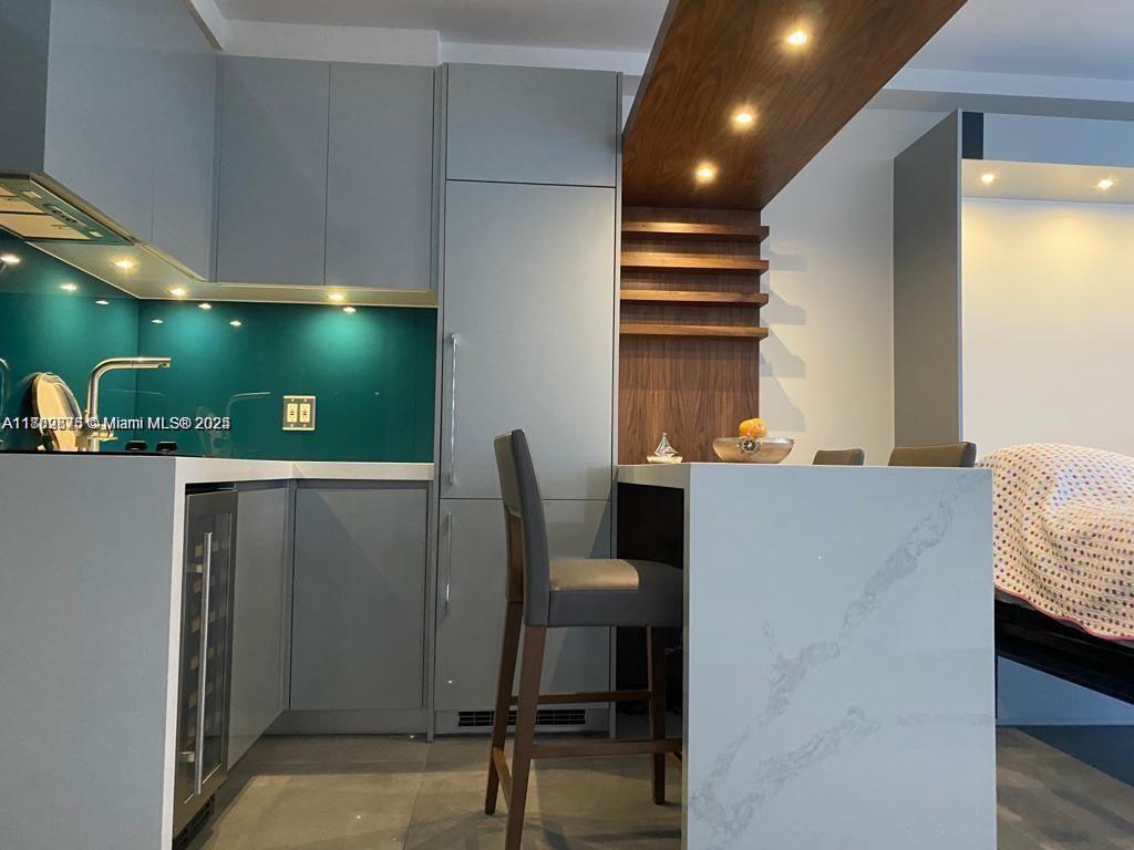 THE CASABLANCA CONDO - Residential