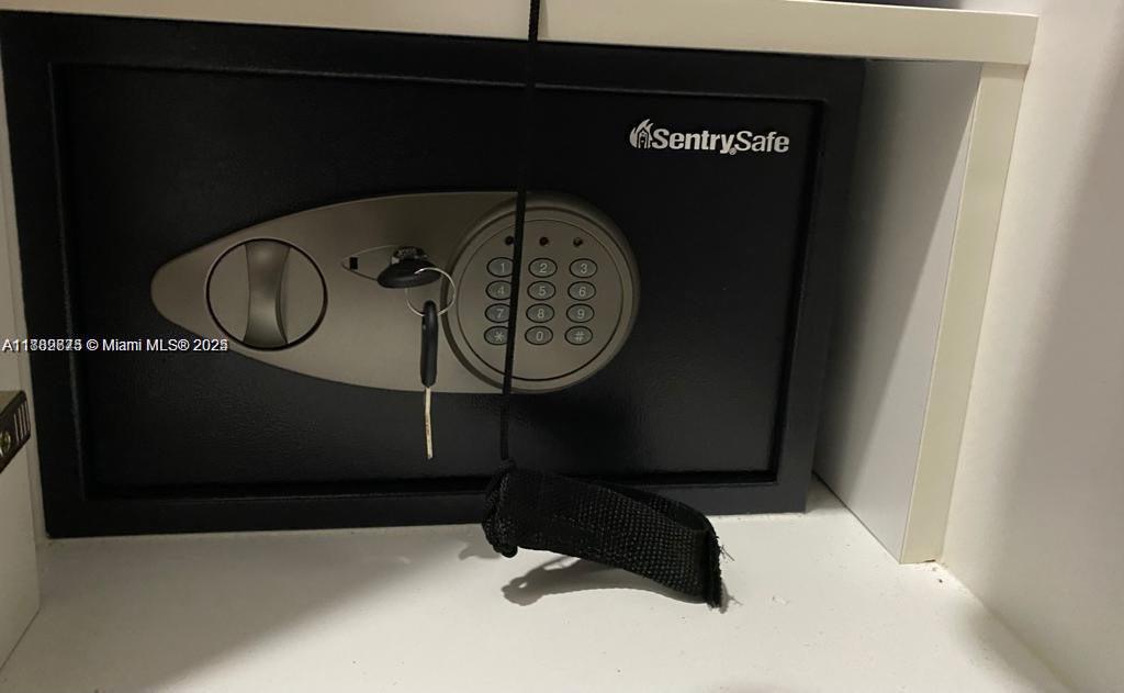 THE CASABLANCA CONDO - Residential