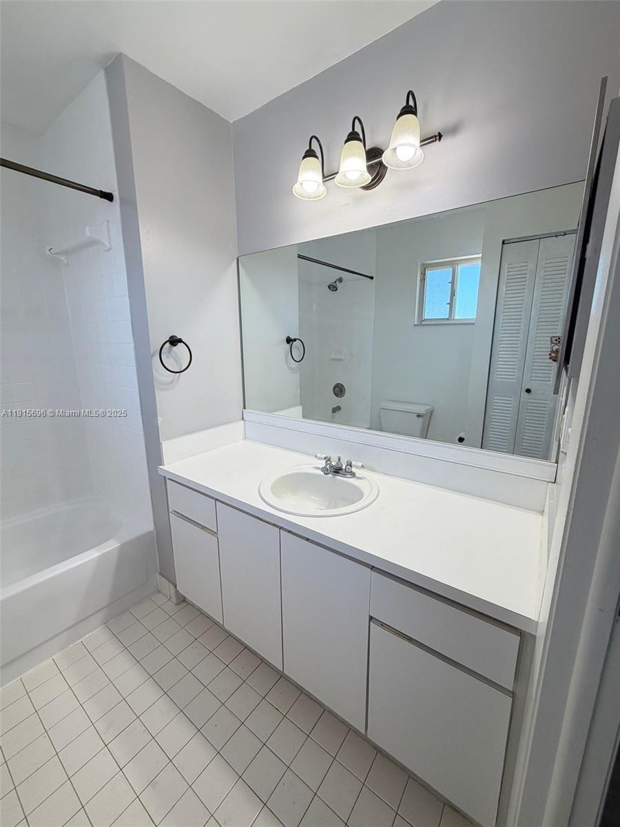 EL PRADO XIV CONDO - Residential Lease