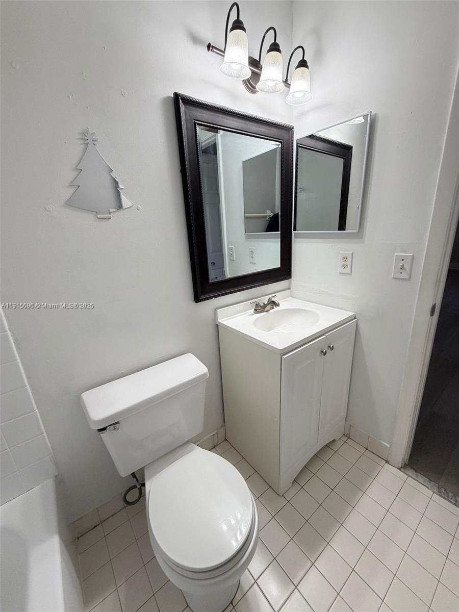 EL PRADO XIV CONDO - Residential Lease