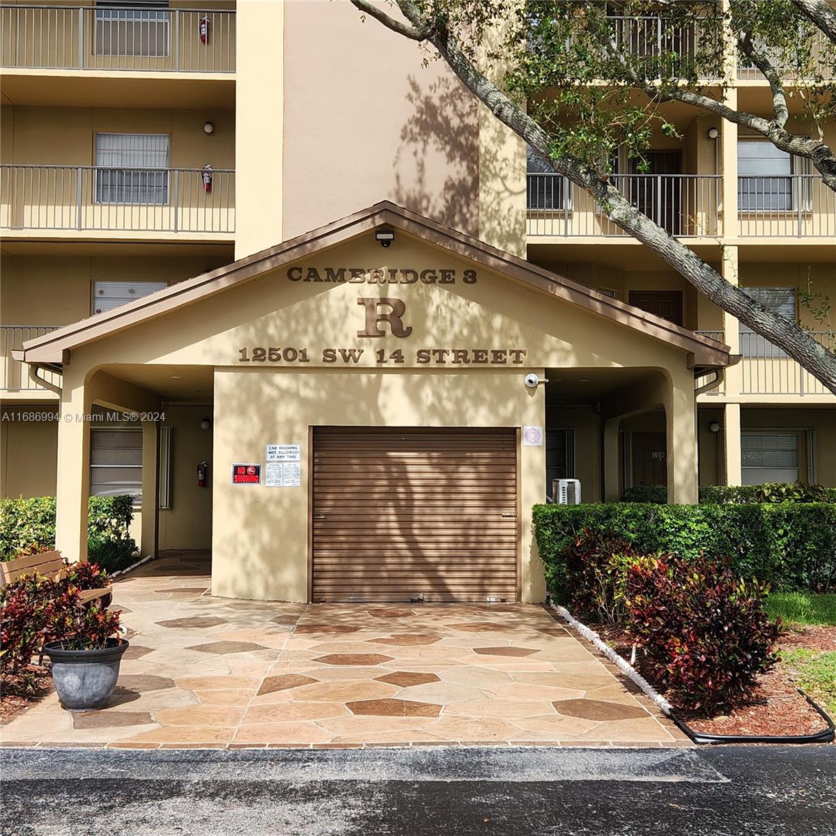 CAMBRIDGE AT CENTURY VILL - Residential