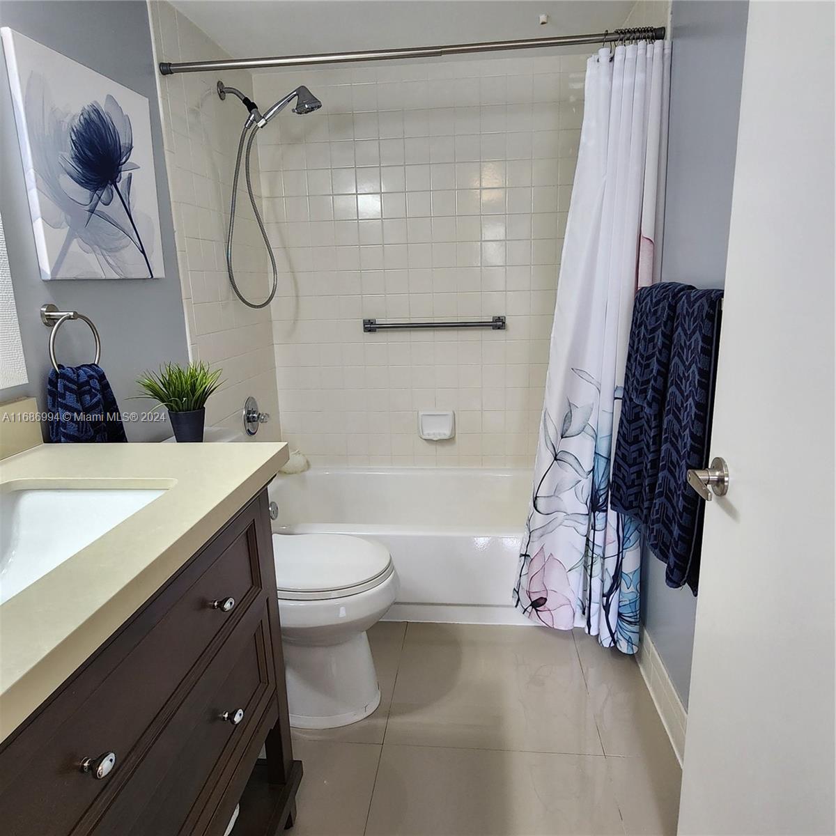 CAMBRIDGE AT CENTURY VILL - Residential