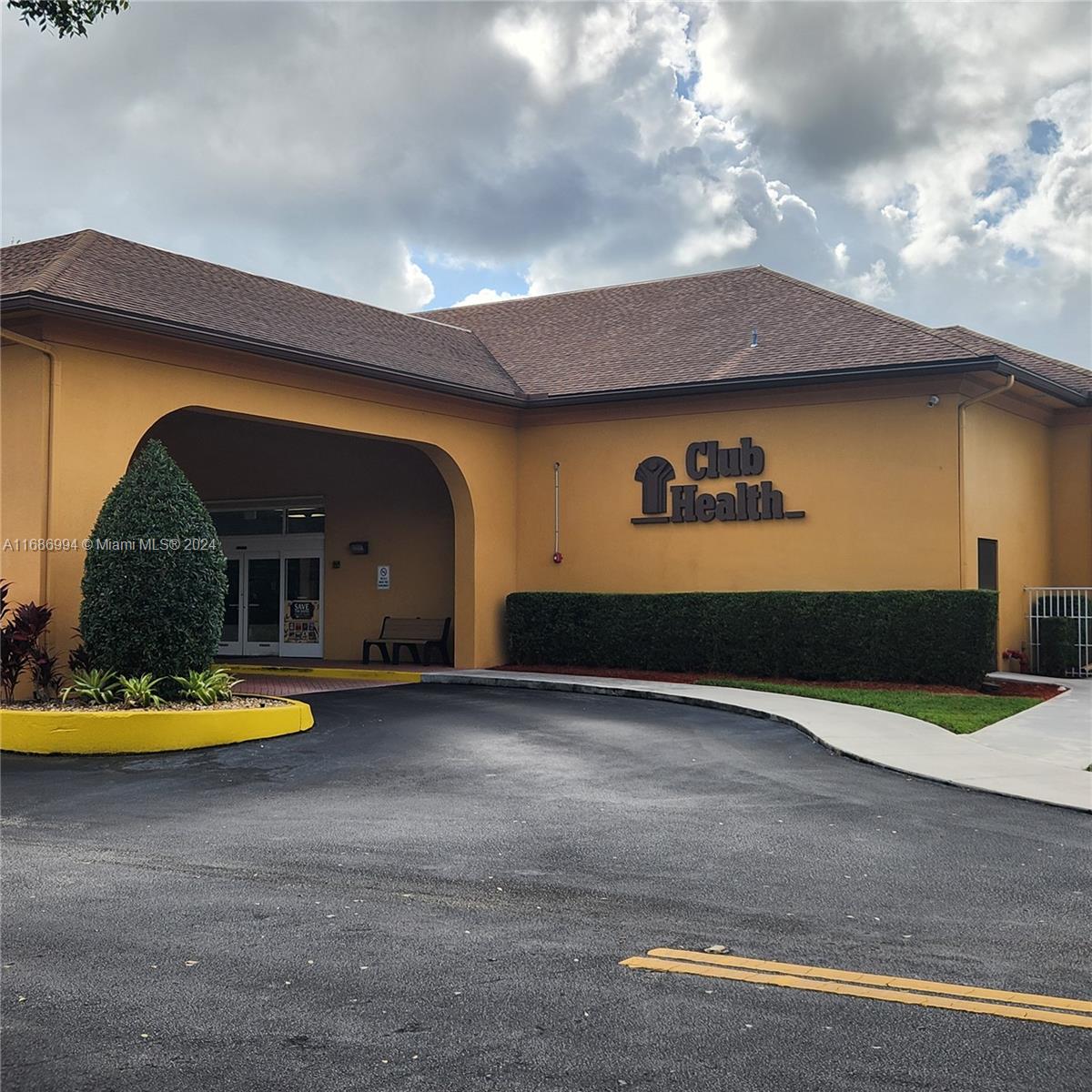 CAMBRIDGE AT CENTURY VILL - Residential