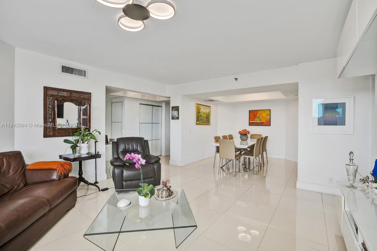 3610 Yacht Club Dr 909, Aventura, FL, 33180/$620,000 4 3610 Yacht Club Dr 909