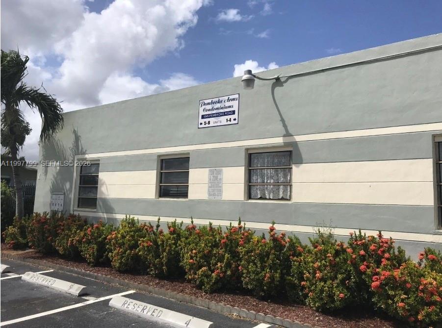 PEMBROKE ARMS CONDO APTS - Residential Lease