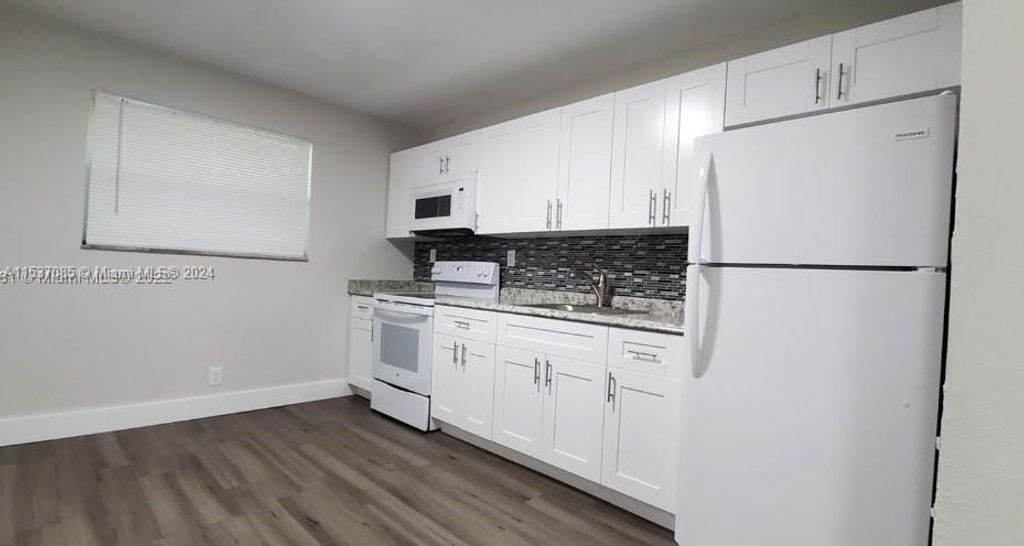 Photo of 518 SW 2nd St #4, Pompano Beach, FL 33060 (MLS # A11537085)
