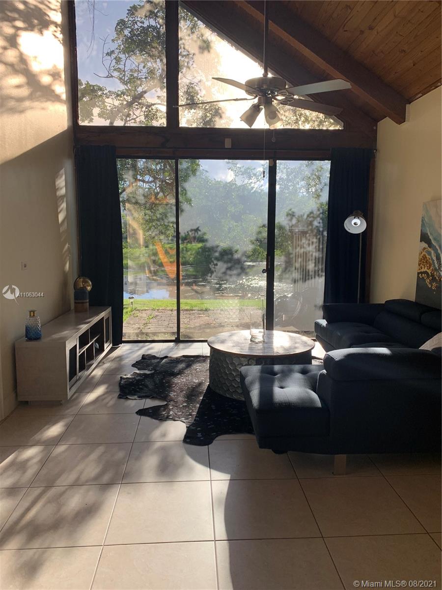 VILLAGE TOWNHOUSES JACARA - Residential