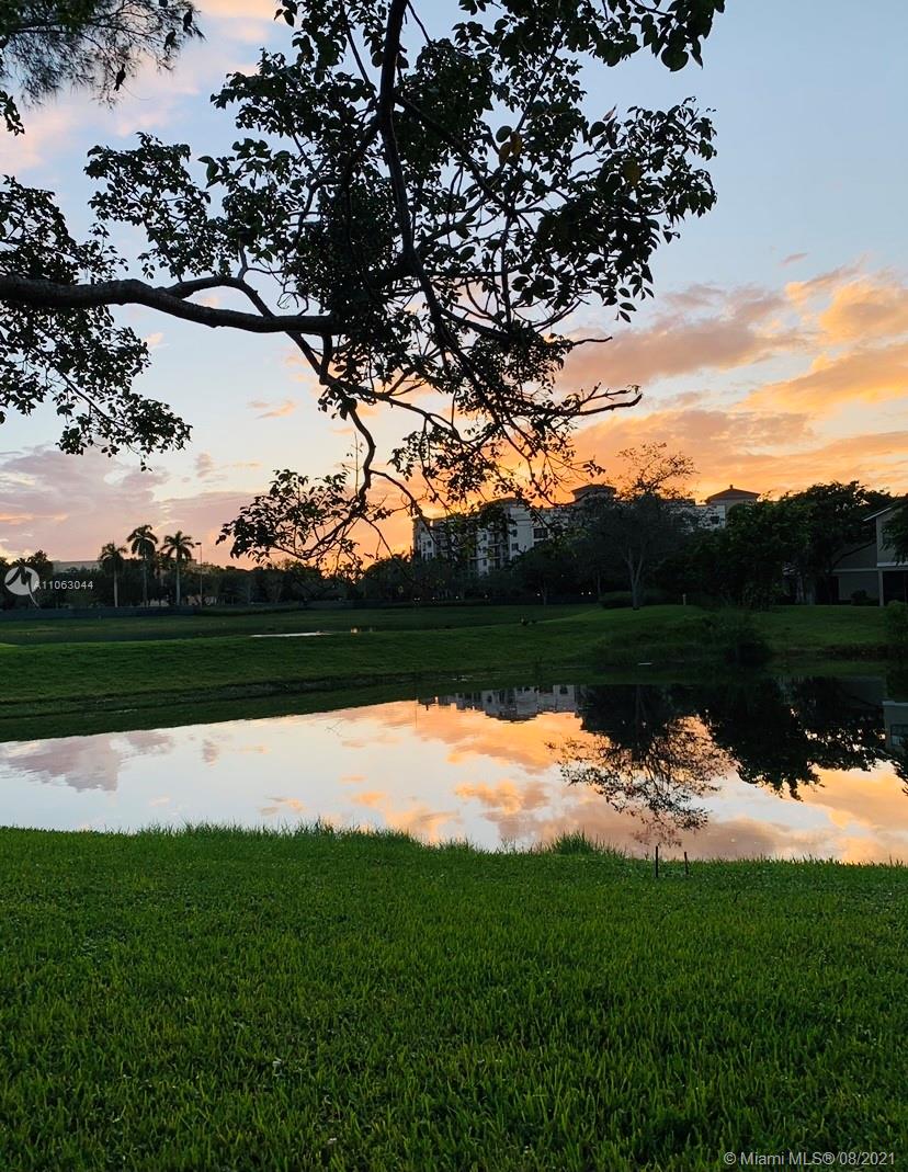 VILLAGE TOWNHOUSES JACARA - Residential