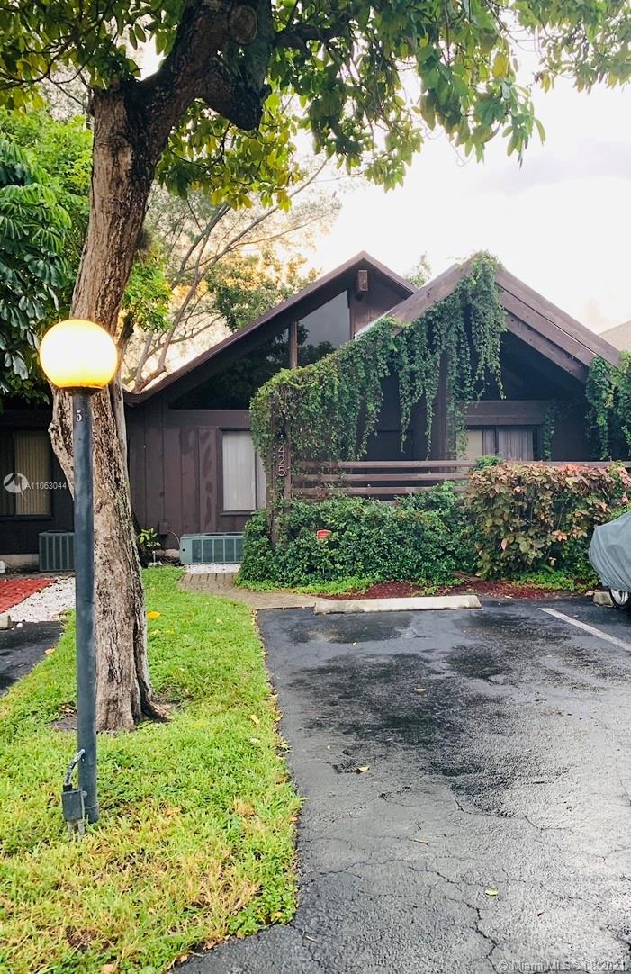 VILLAGE TOWNHOUSES JACARA - Residential