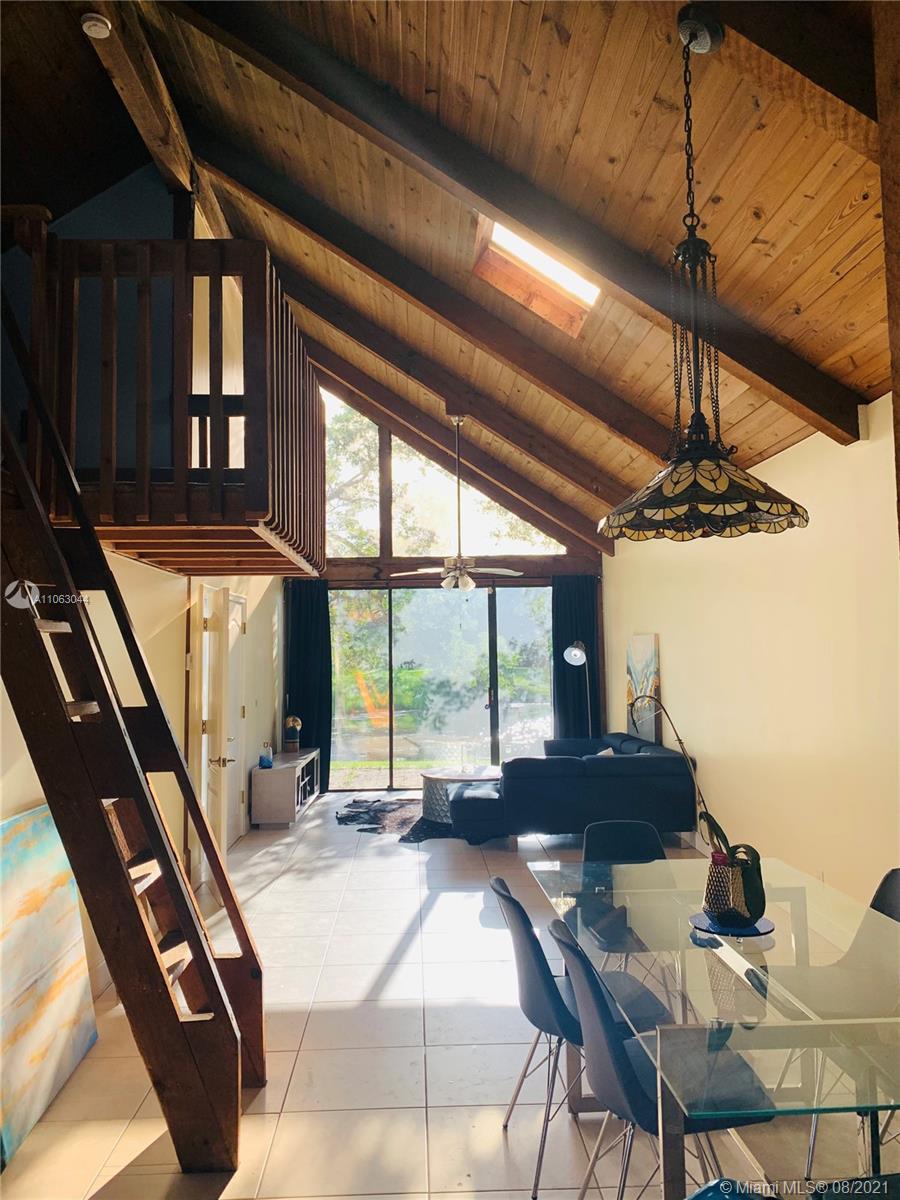 VILLAGE TOWNHOUSES JACARA - Residential