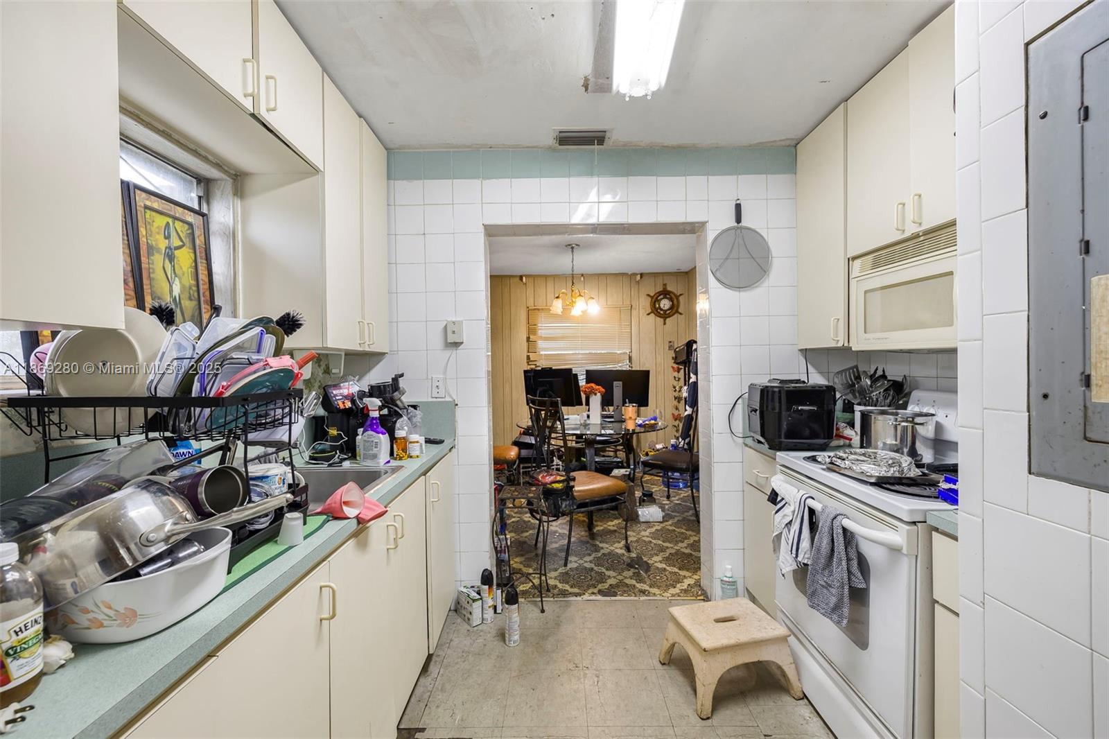 MEAD MANOR - Residential