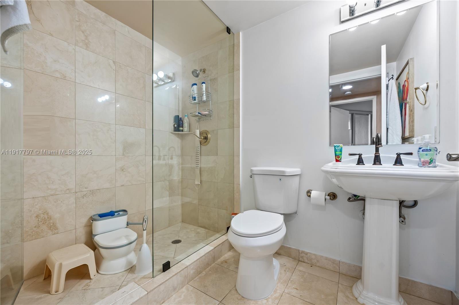 THE PINNACLE CONDO - Residential