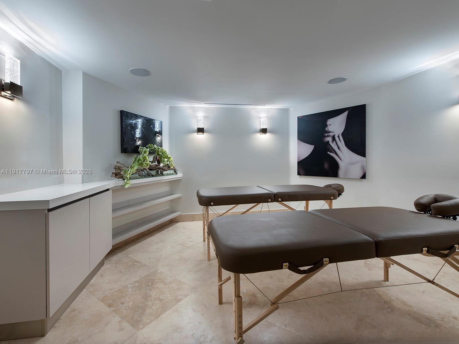 THE PINNACLE CONDO - Residential