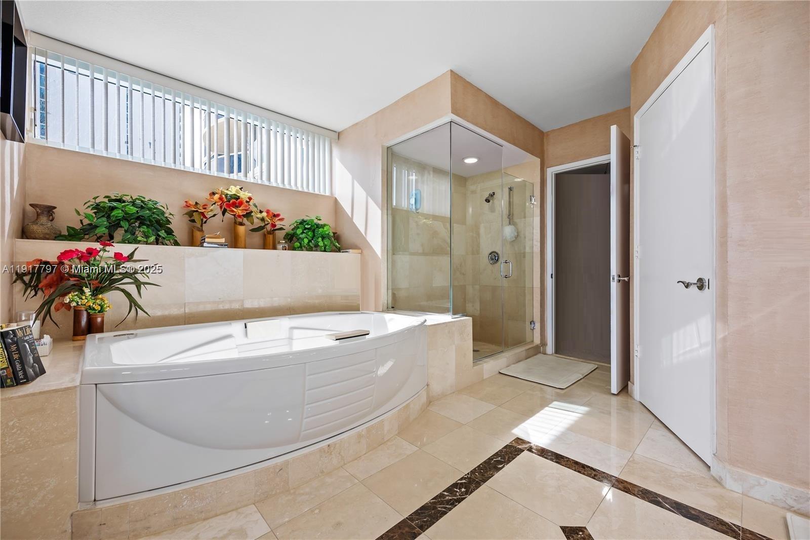 THE PINNACLE CONDO - Residential