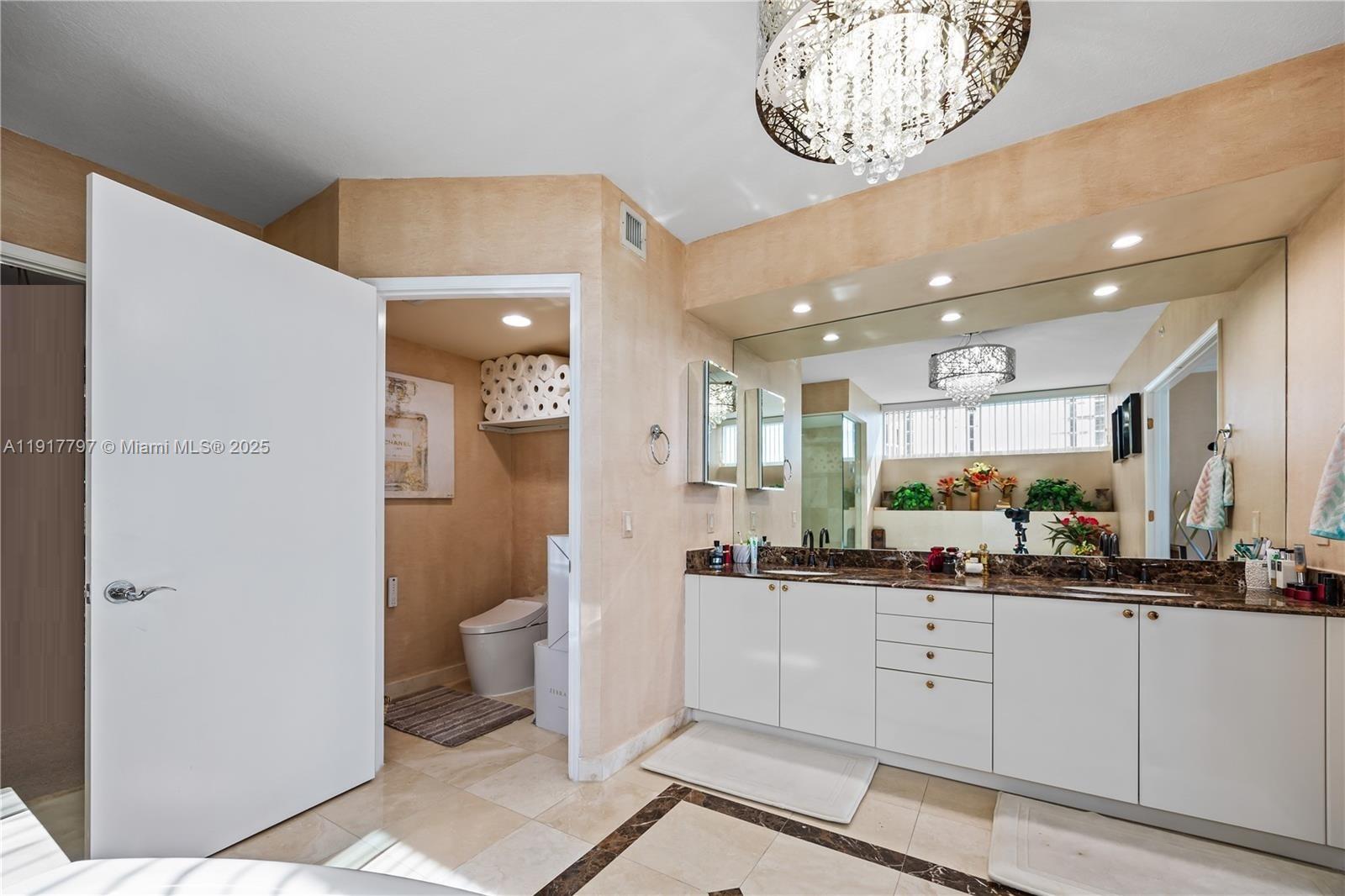 THE PINNACLE CONDO - Residential