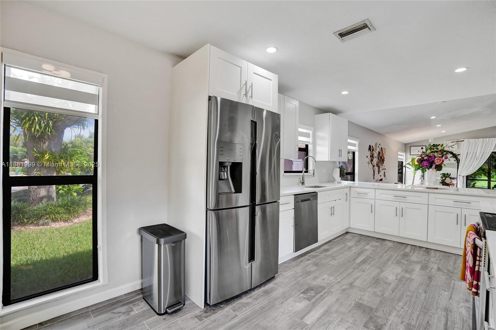 BANYAN LAKES - Residential