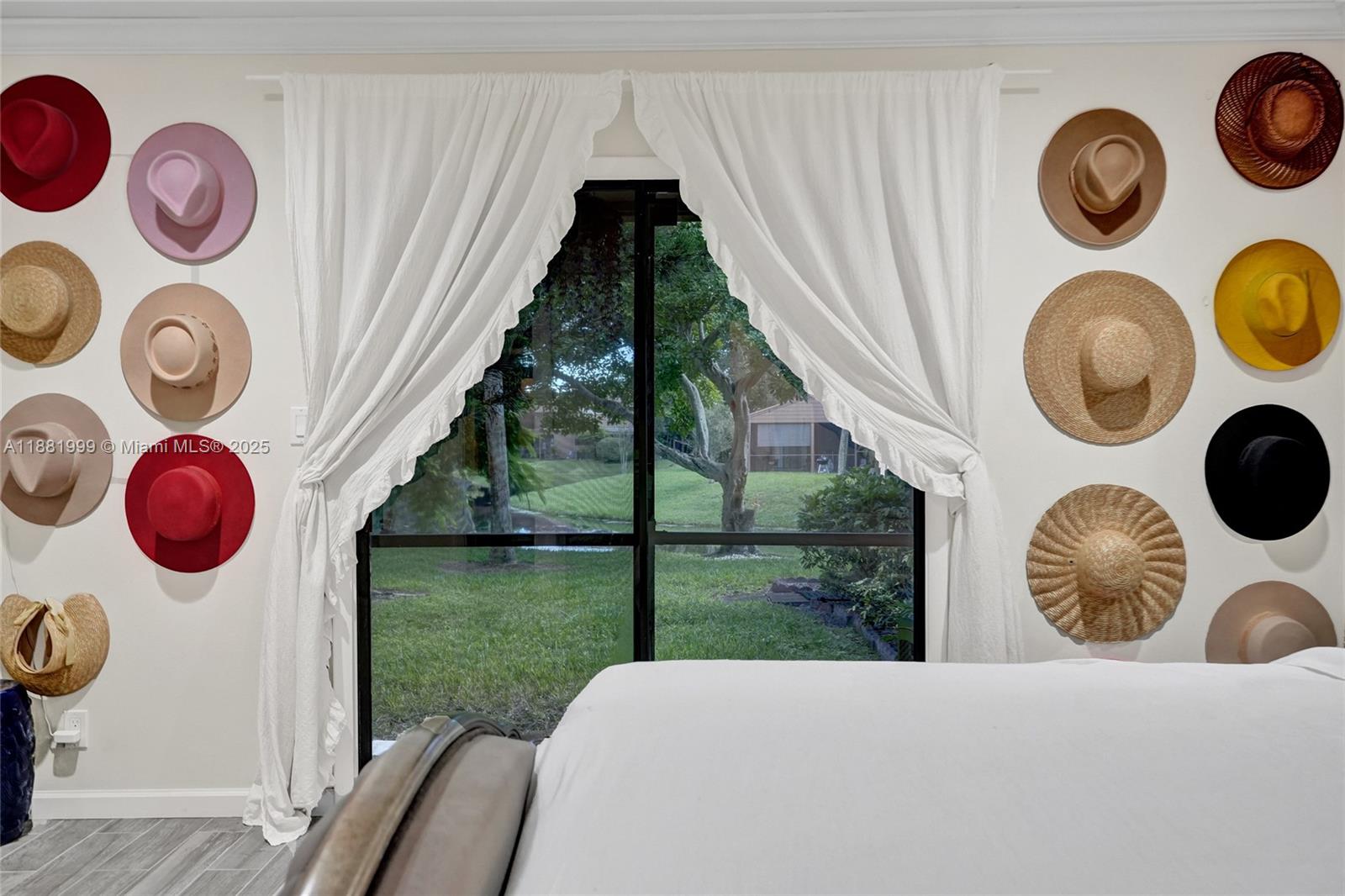 BANYAN LAKES - Residential
