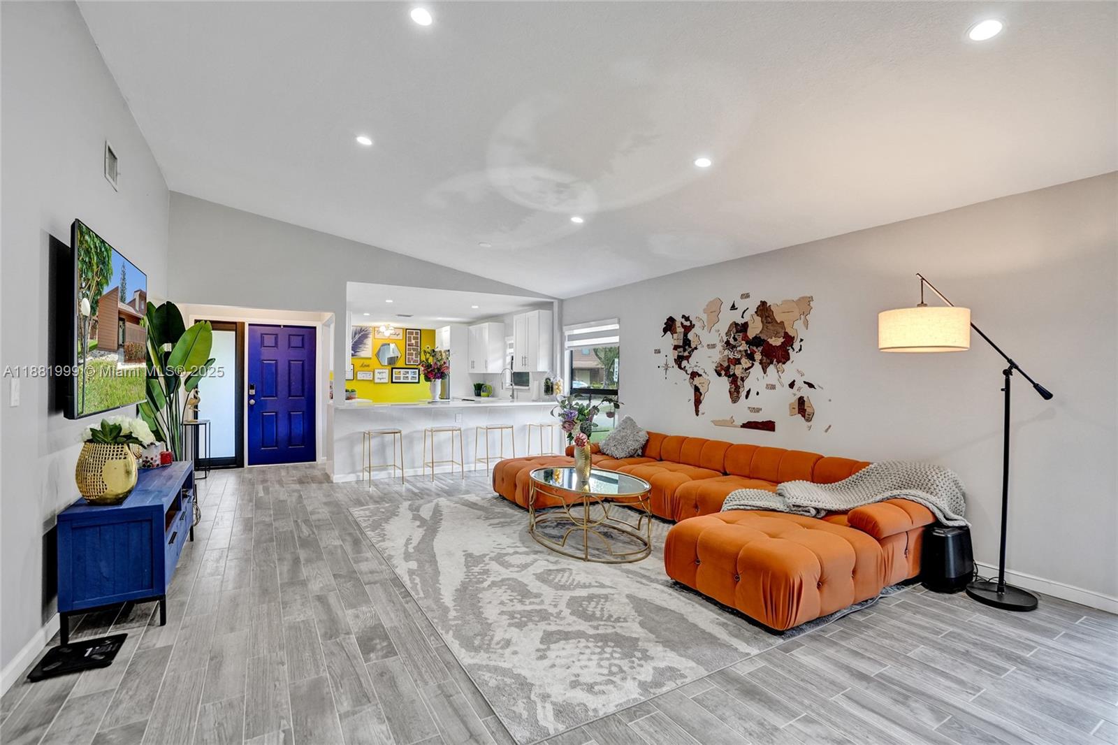BANYAN LAKES - Residential