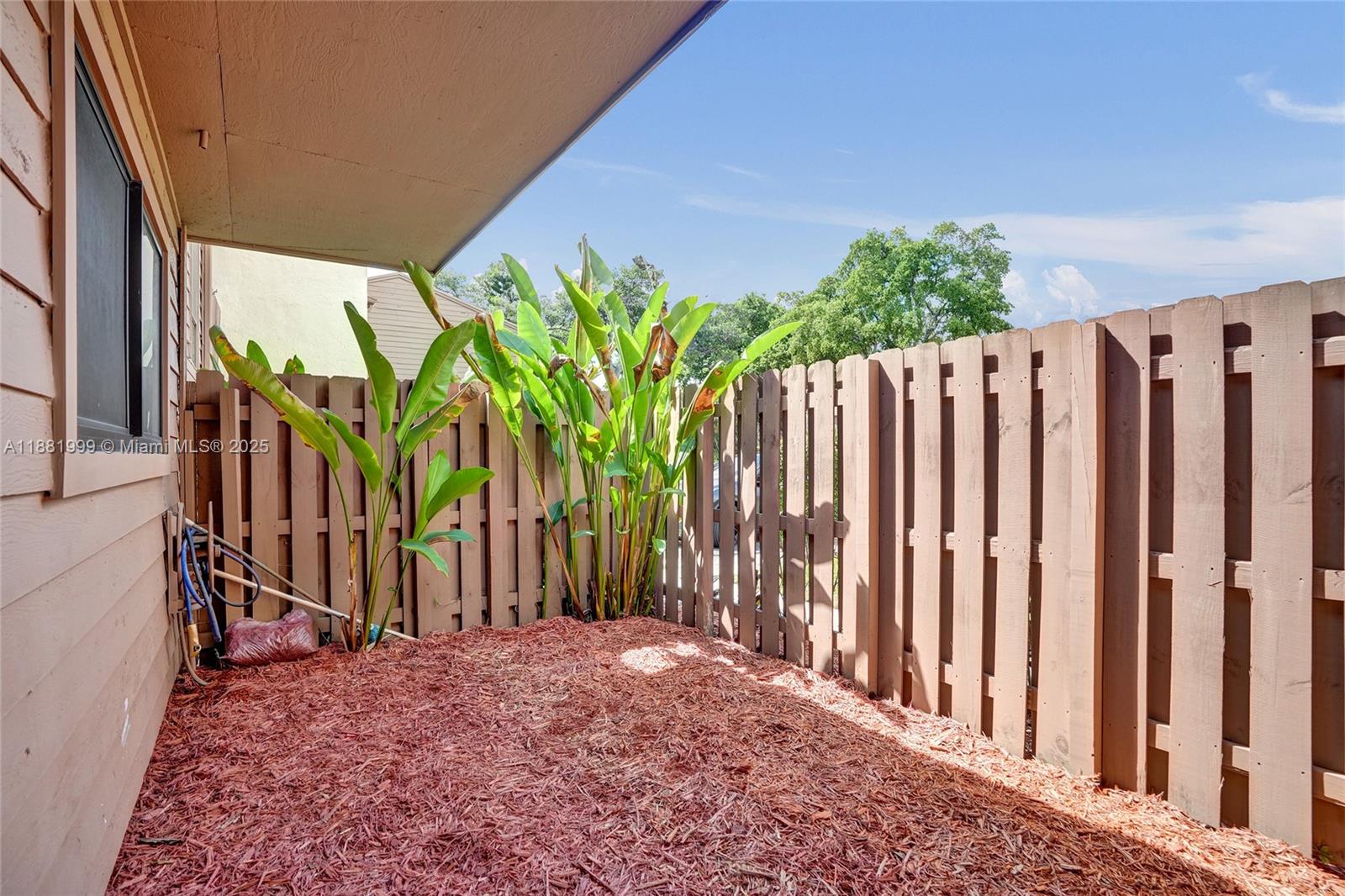 BANYAN LAKES - Residential