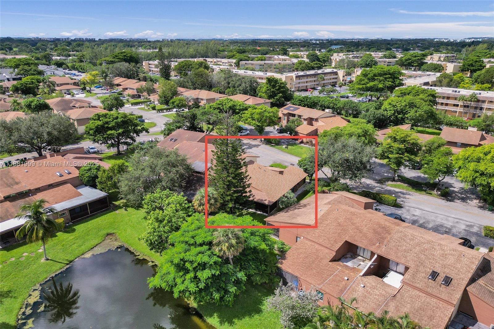 BANYAN LAKES - Residential