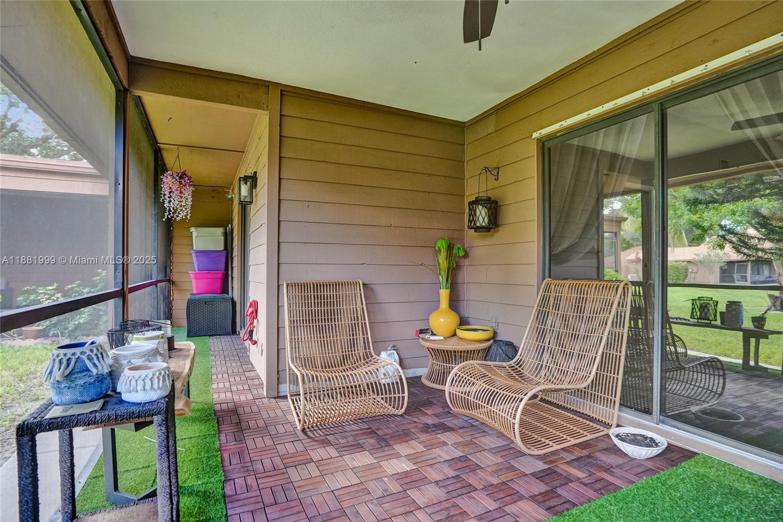 BANYAN LAKES - Residential