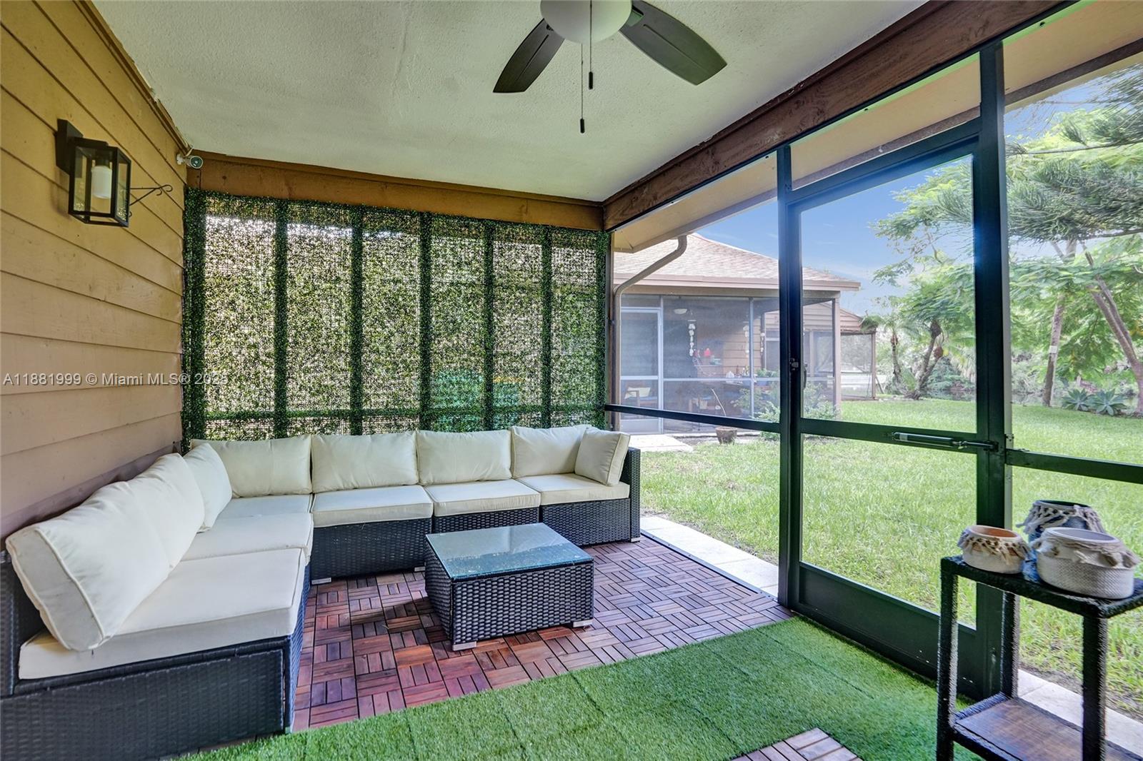 BANYAN LAKES - Residential