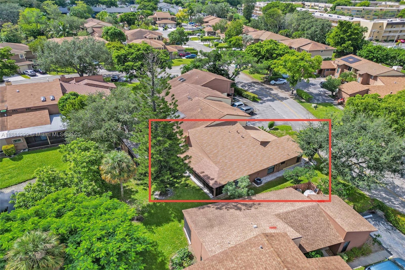 BANYAN LAKES - Residential