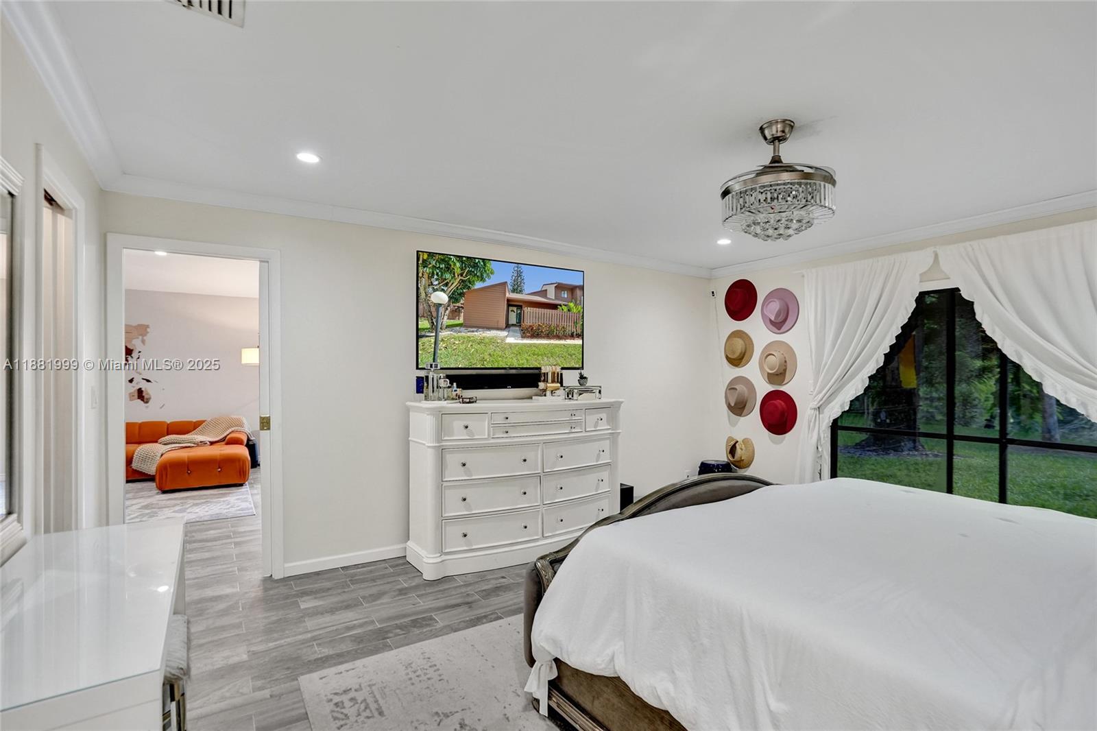BANYAN LAKES - Residential