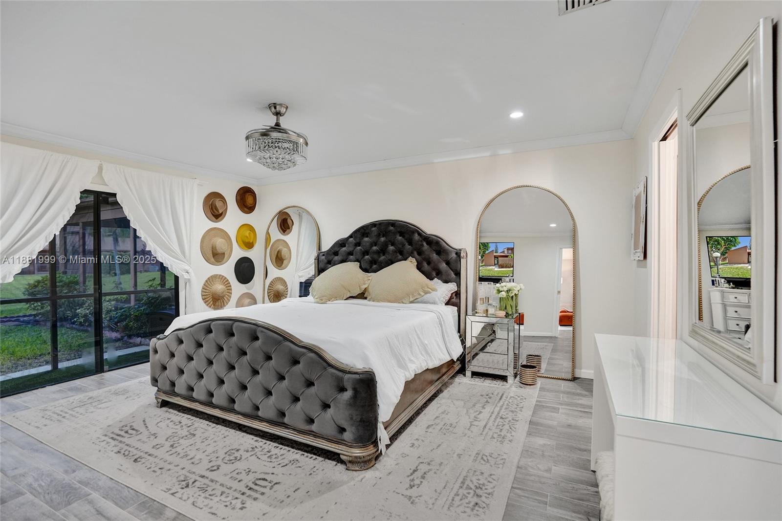 BANYAN LAKES - Residential