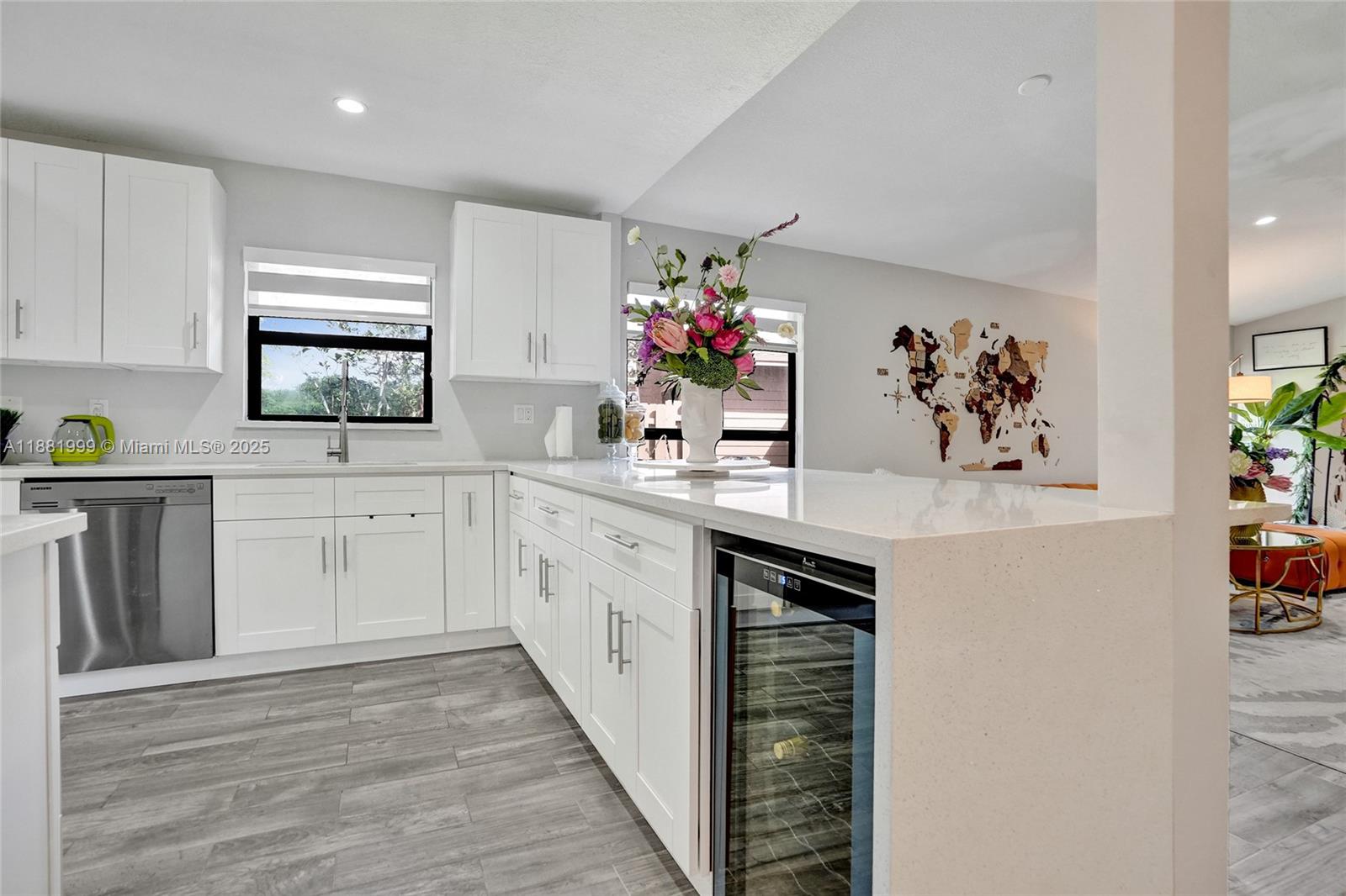 BANYAN LAKES - Residential