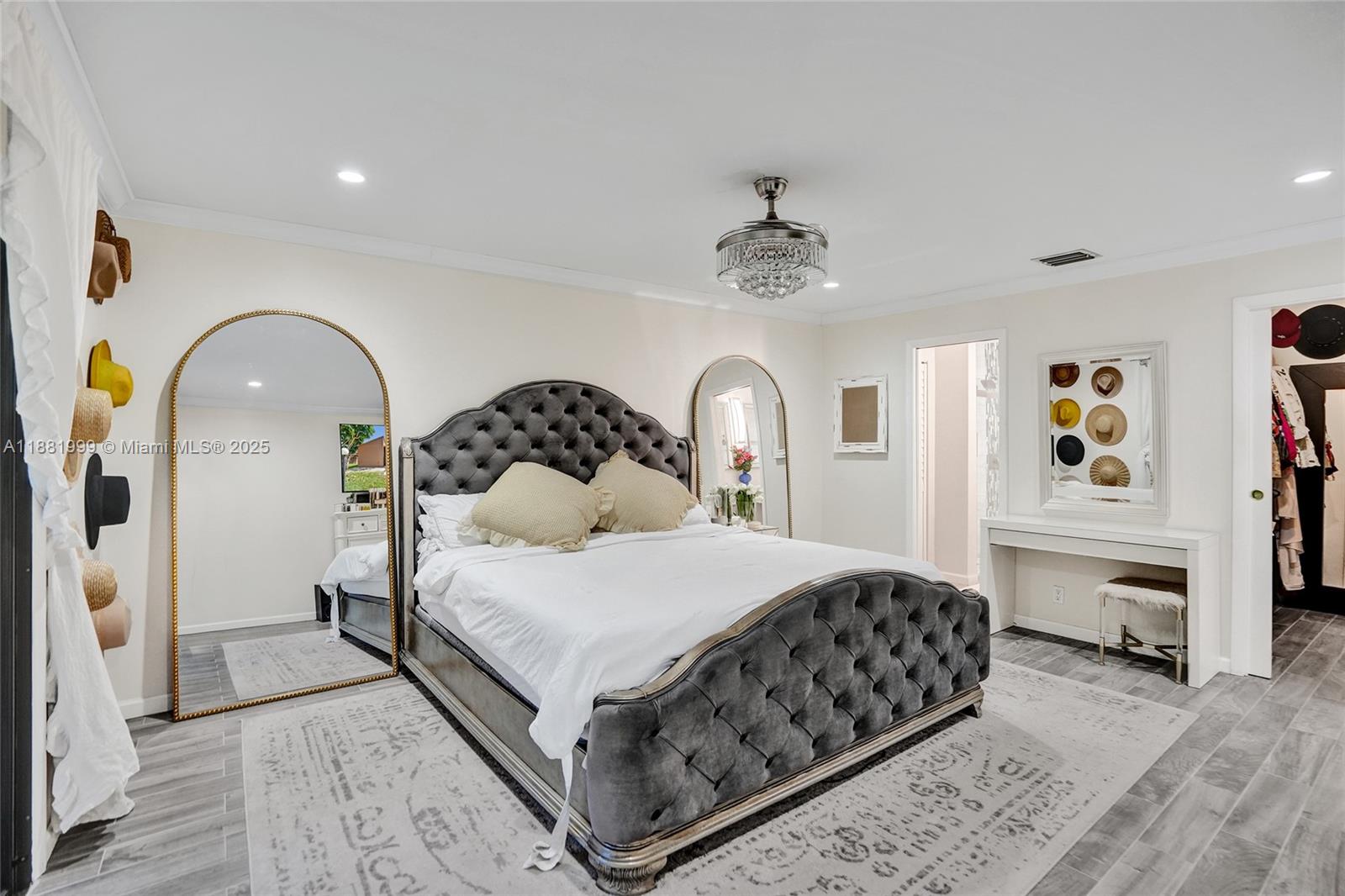 BANYAN LAKES - Residential