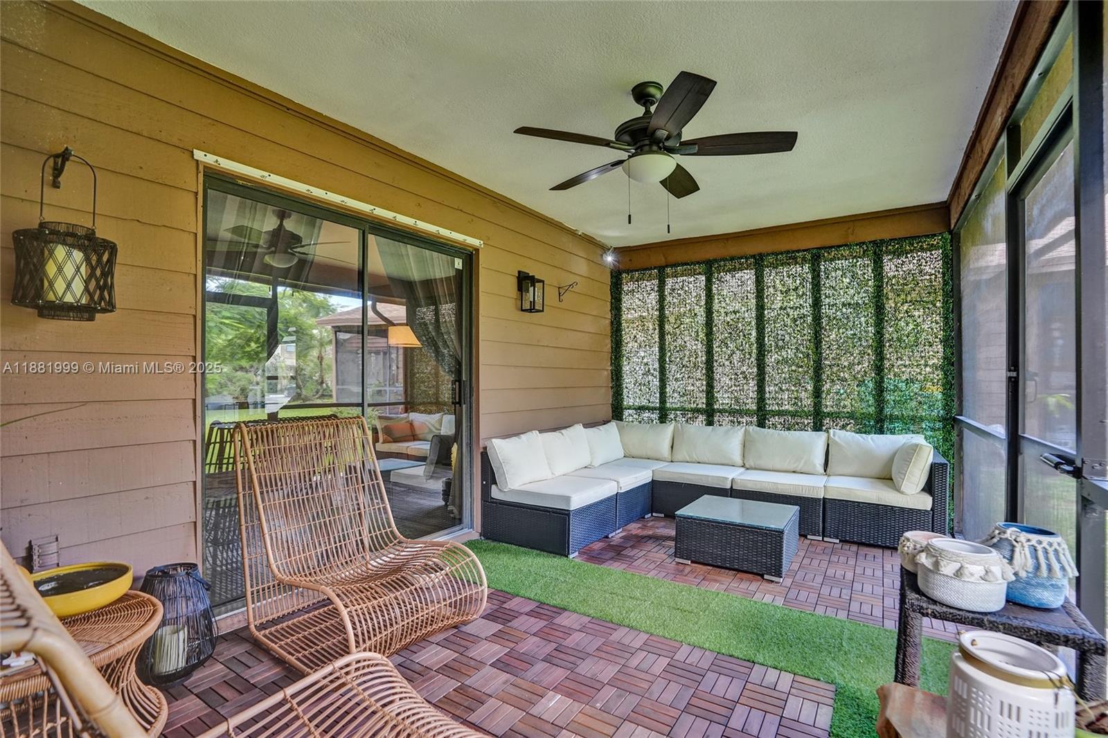 BANYAN LAKES - Residential