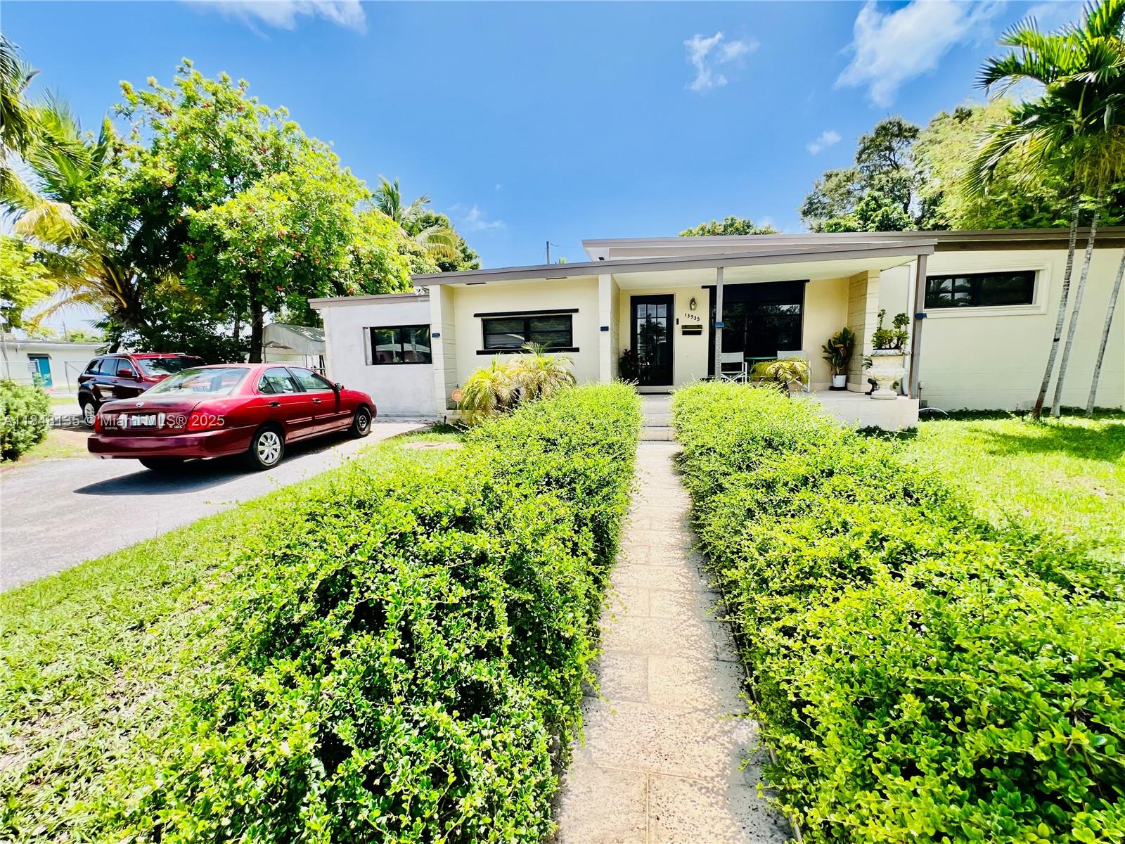 Single-family home with 2 bedrooms and 1 bathroom. Includes water, electricity, and internet. No HOA, quick move-in. Parking for more than 4 vehicles, partially furnished; if you don't want the furniture, you can remove it. Send Background check, ID's, last 3 bank statements and paystubs.