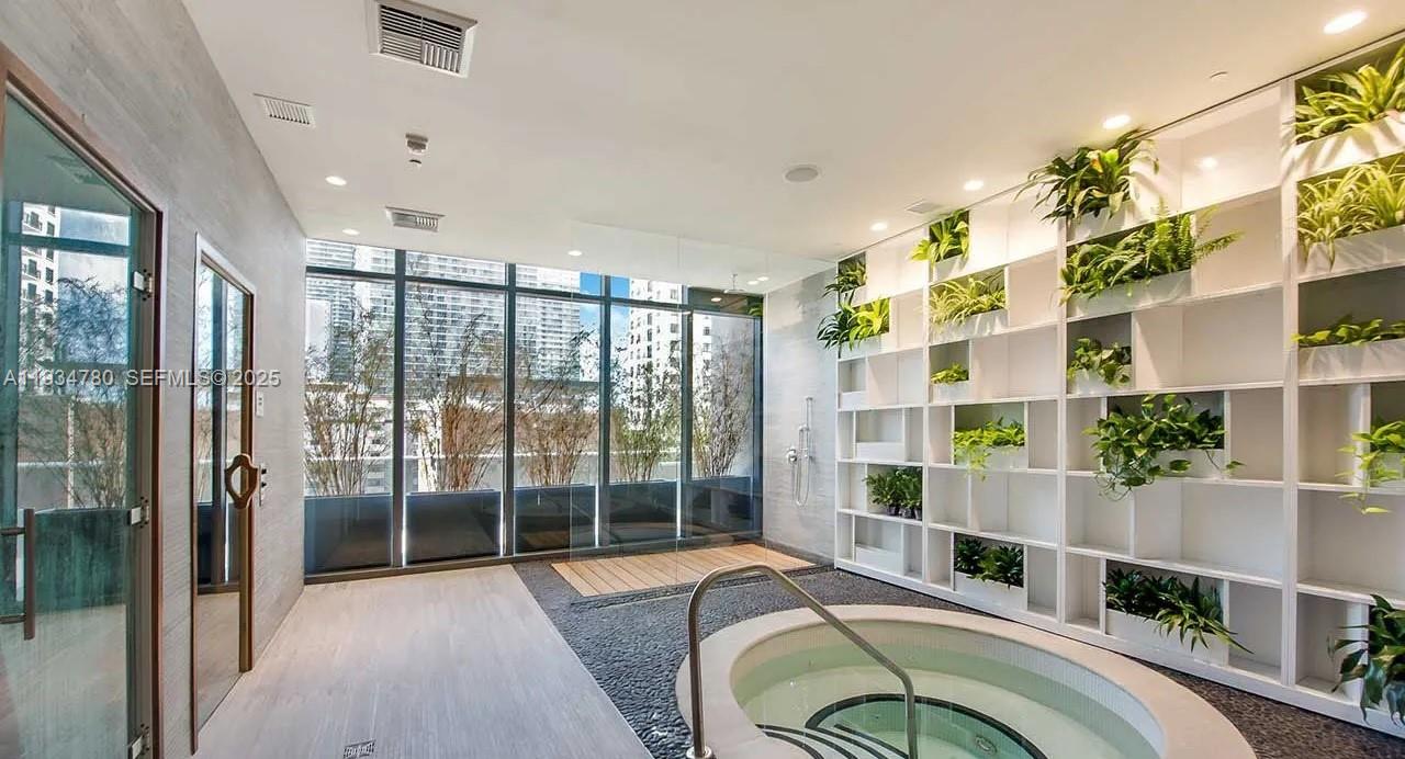 BRICKELL HEIGHTS EAST CON - Residential