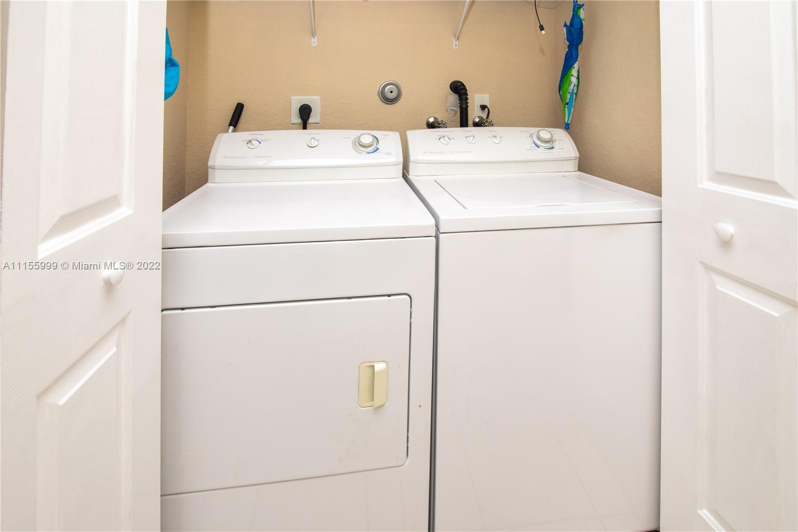 VILLAS AT NAUTICA ONE CON - Residential