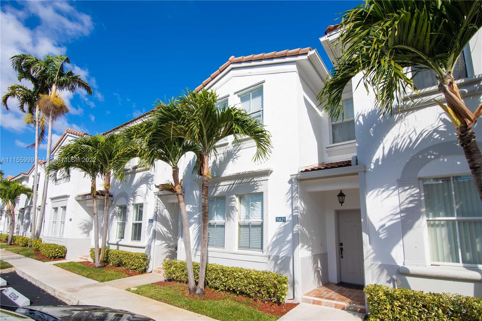 VILLAS AT NAUTICA ONE CON - Residential