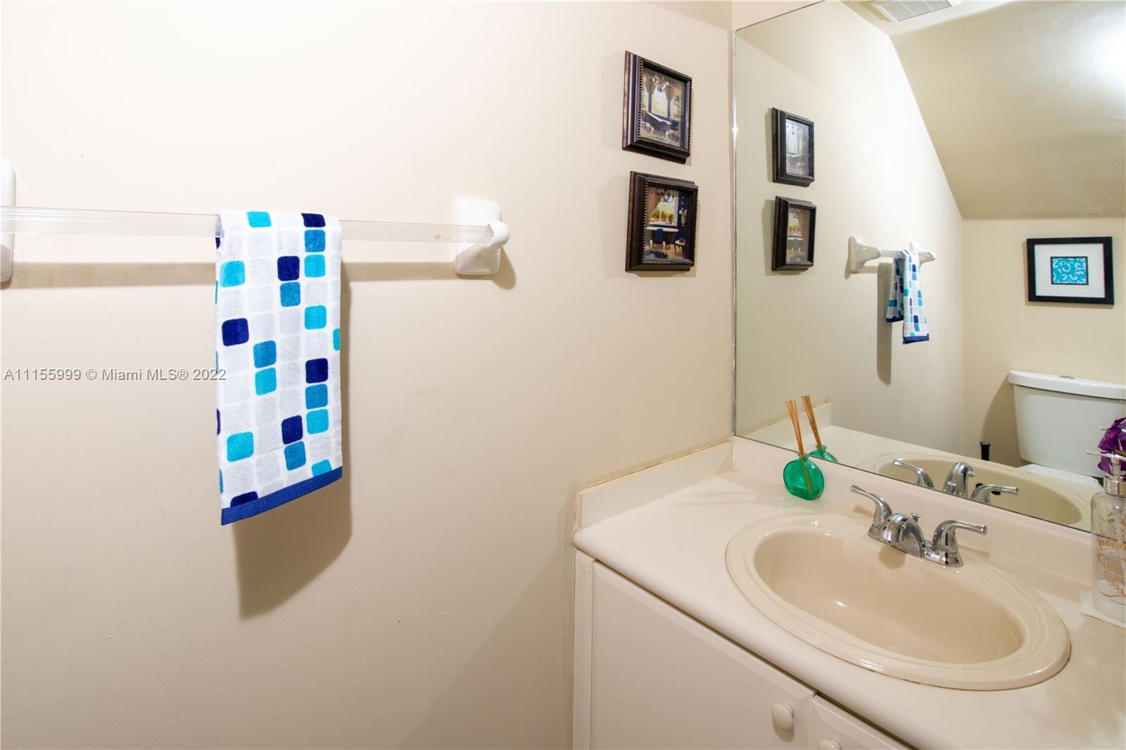 VILLAS AT NAUTICA ONE CON - Residential