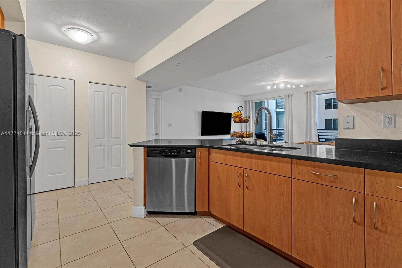 Hollywood, Florida 33020, United States, 2 Bedrooms Bedrooms, ,2 BathroomsBathrooms,Residential,Active,100806