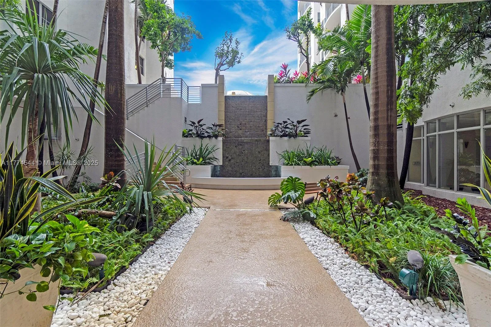 Hollywood, Florida 33020, United States, 2 Bedrooms Bedrooms, ,2 BathroomsBathrooms,Residential,Active,100806