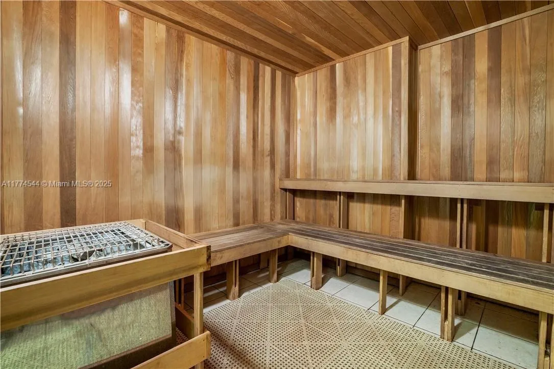 Hollywood, Florida 33020, United States, 2 Bedrooms Bedrooms, ,2 BathroomsBathrooms,Residential,Active,100806