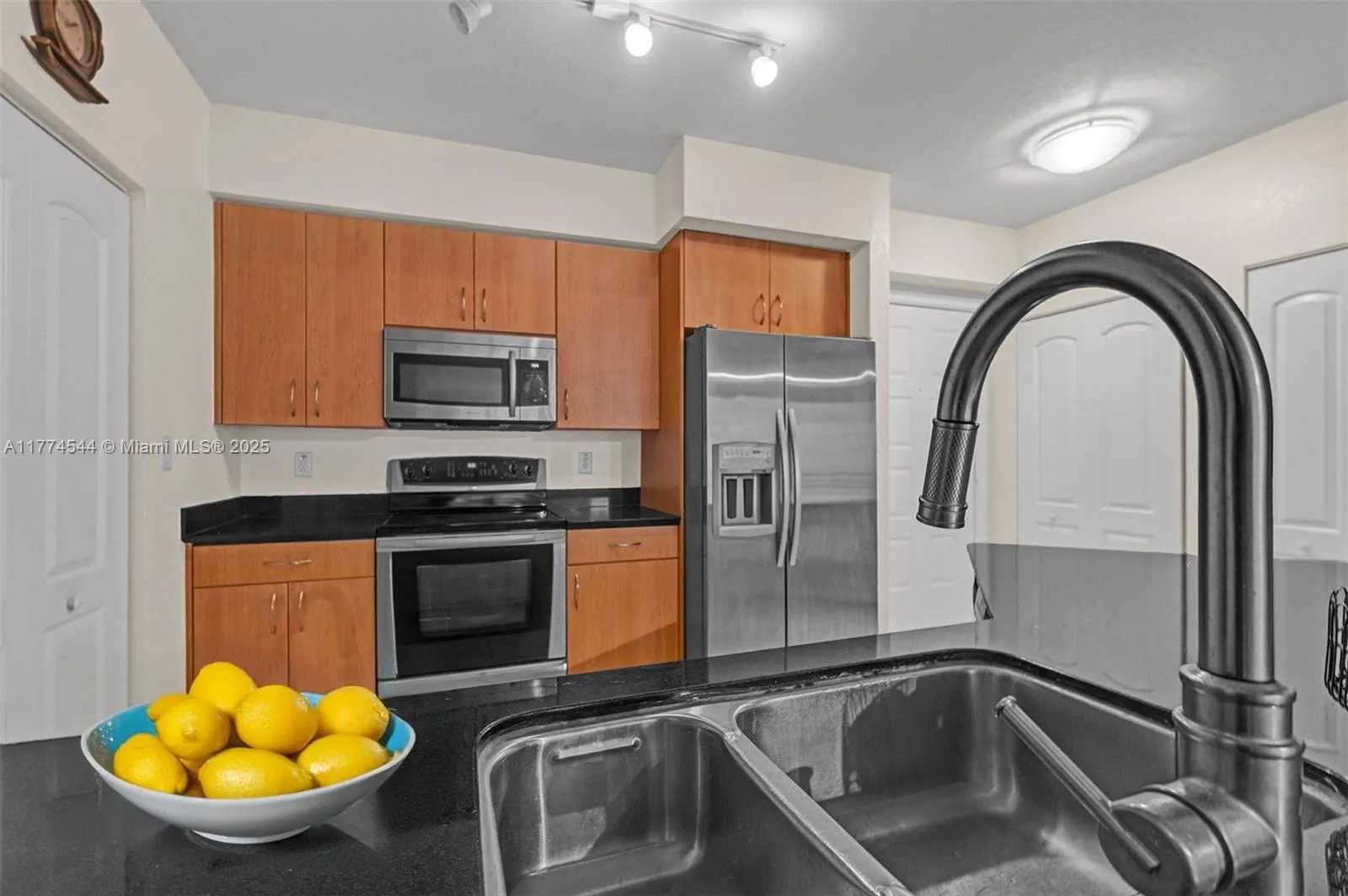 Hollywood, Florida 33020, United States, 2 Bedrooms Bedrooms, ,2 BathroomsBathrooms,Residential,Active,100806