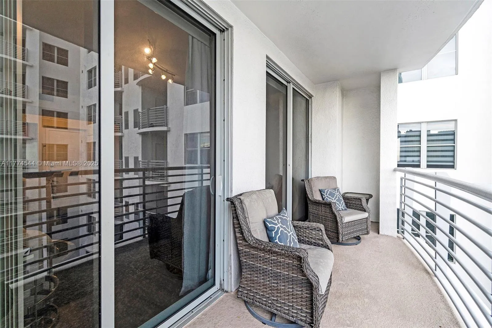 Hollywood, Florida 33020, United States, 2 Bedrooms Bedrooms, ,2 BathroomsBathrooms,Residential,Active,100806