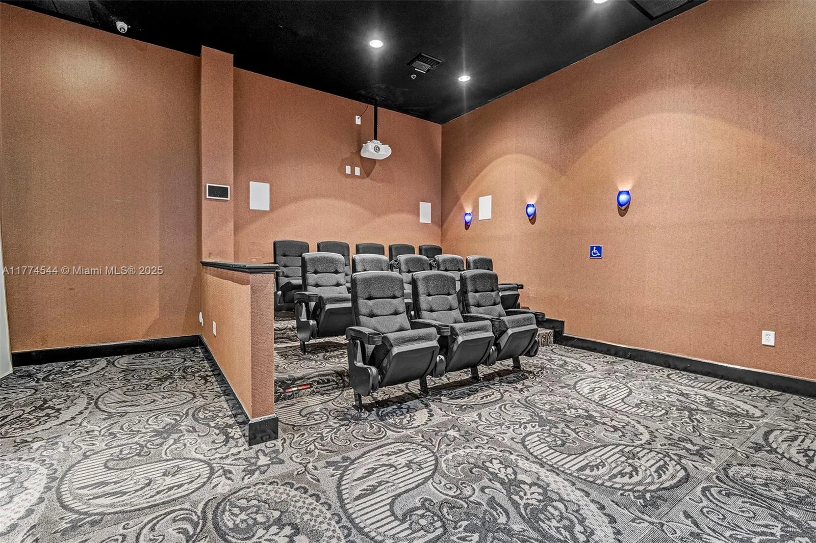 Hollywood, Florida 33020, United States, 2 Bedrooms Bedrooms, ,2 BathroomsBathrooms,Residential,Active,100806