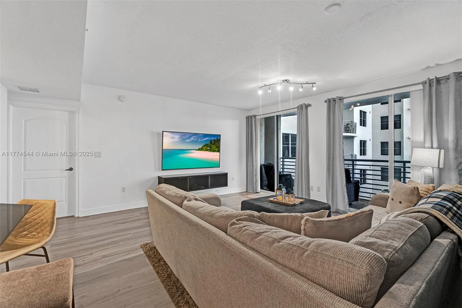 Hollywood, Florida 33020, United States, 2 Bedrooms Bedrooms, ,2 BathroomsBathrooms,Residential,Active,100806