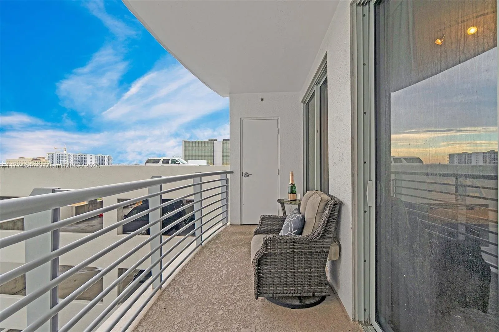 Hollywood, Florida 33020, United States, 2 Bedrooms Bedrooms, ,2 BathroomsBathrooms,Residential,Active,100806