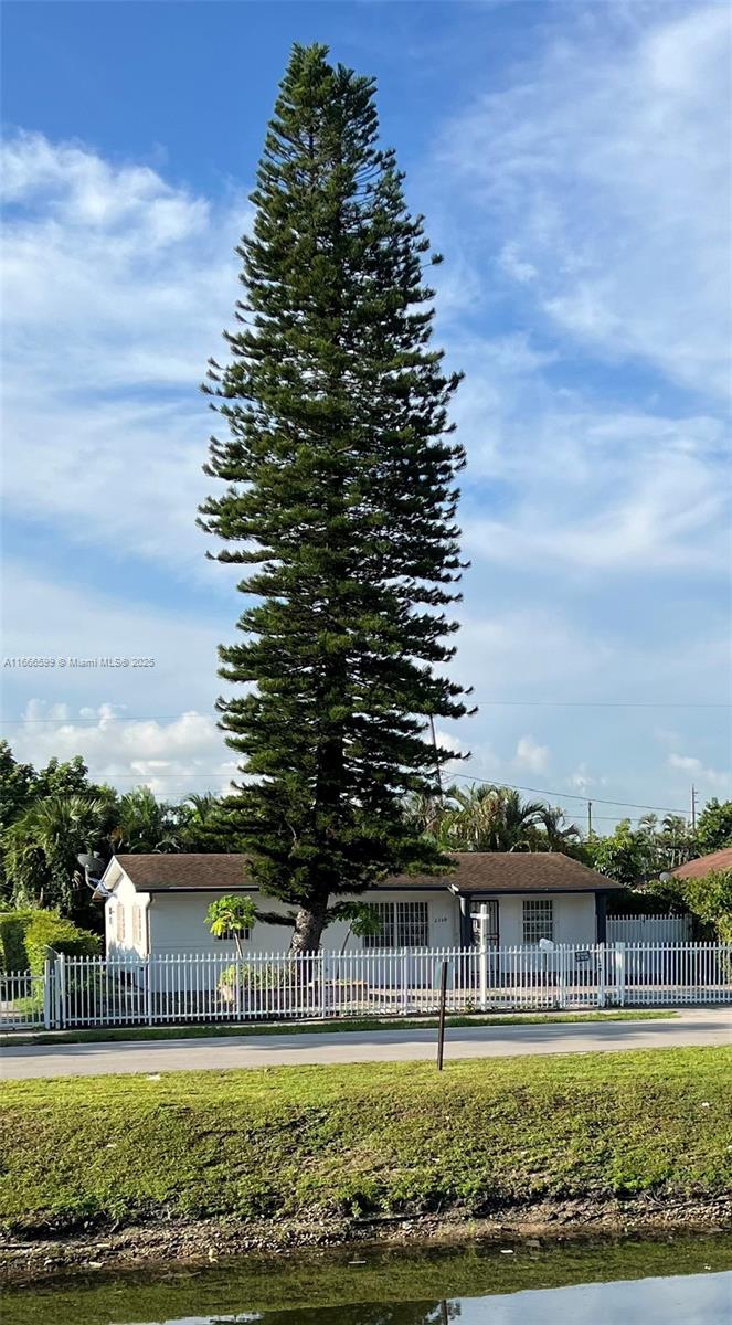 LONG ESTATES - Residential