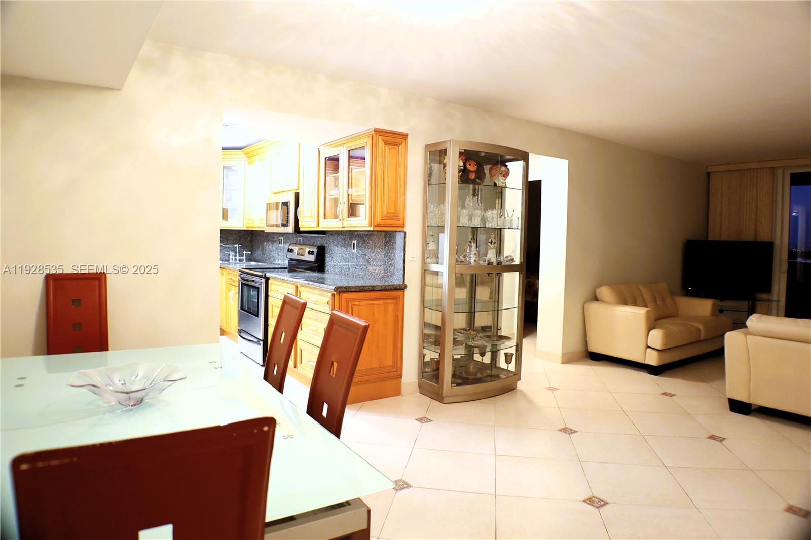 PLAZA TOWERS NORTH CONDO - Residential Lease