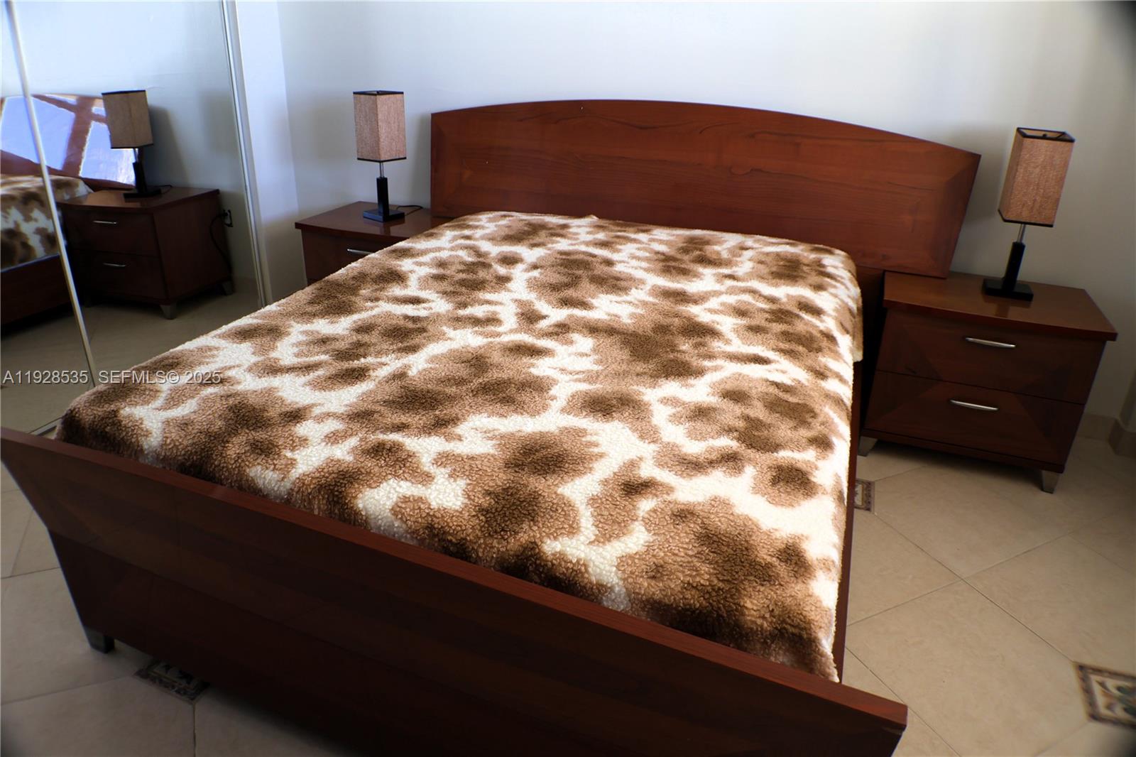 PLAZA TOWERS NORTH CONDO - Residential Lease